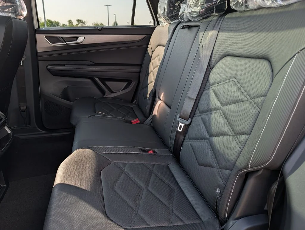 New 2026 White/off-white Volkswagen 2.0T SE w/Technology image 13