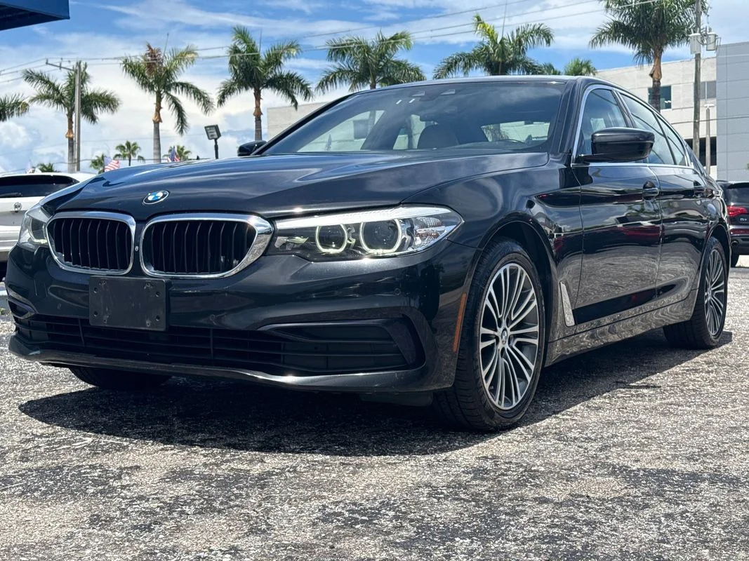 Used 2019 Black BMW xDrive image 1