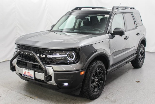 New 2025 Carbonized Gray Metallic Ford Outer Banks® image 5