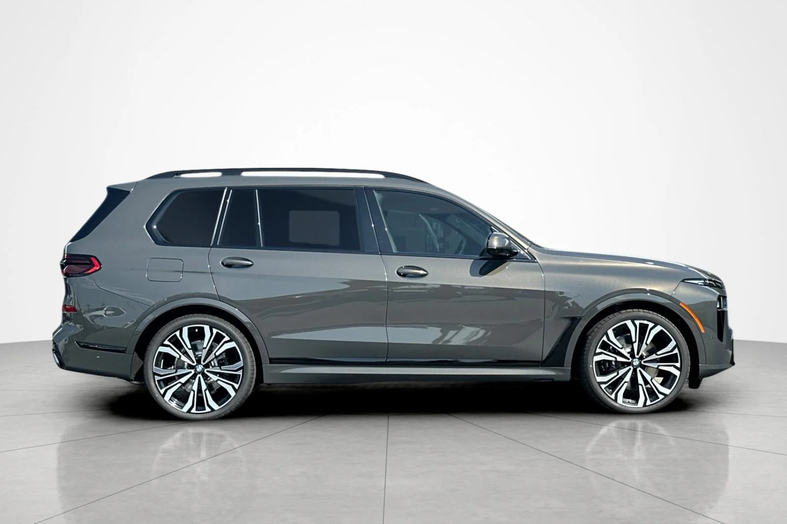 New 2027 Dravit Grey Metallic BMW xDrive40i image 6