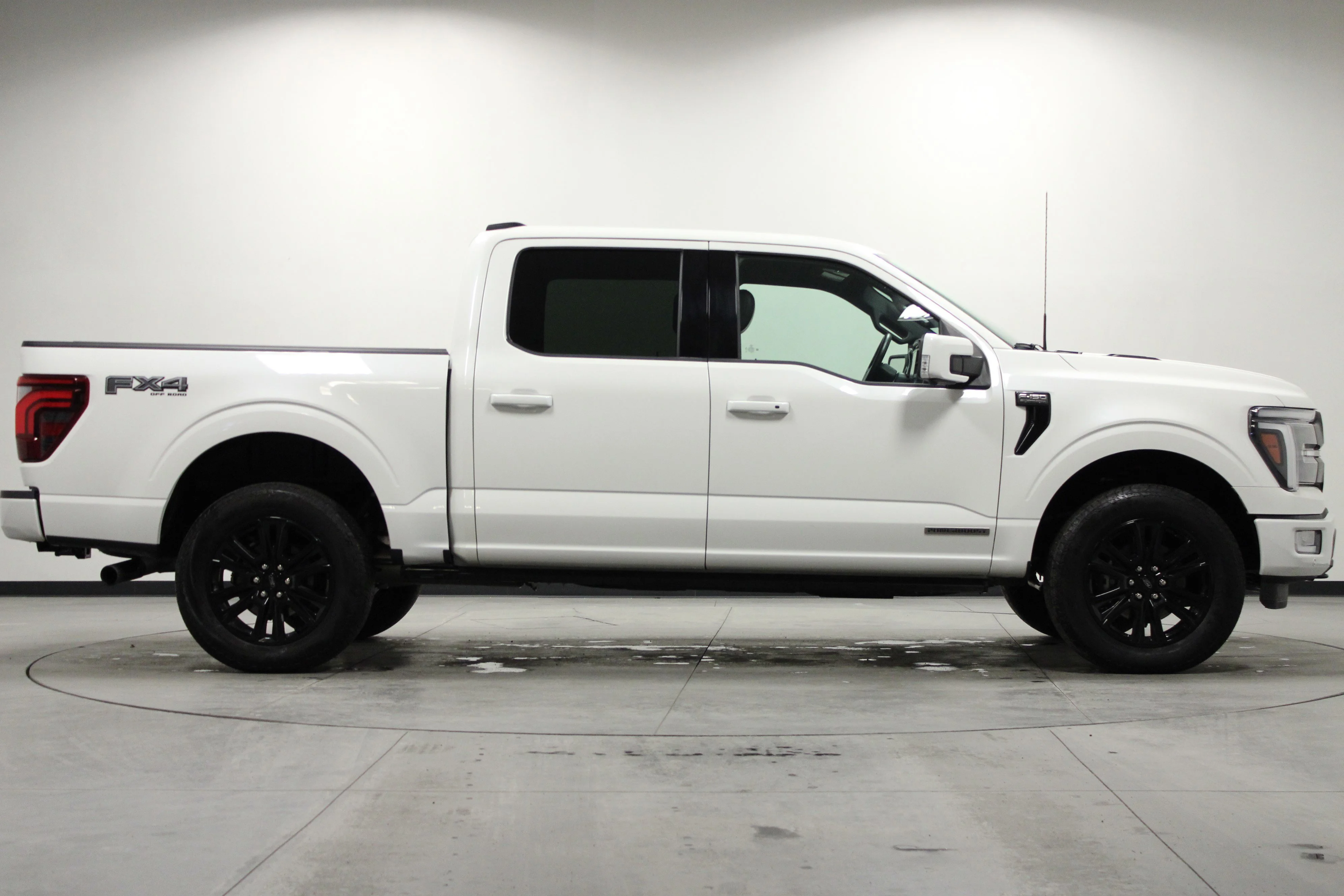Used 2024 Star White Metallic Tri-Coat Ford Platinum image 3