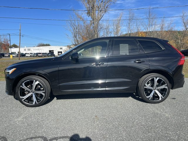 Used 2024 Black Volvo Ultimate Dark Theme image 2