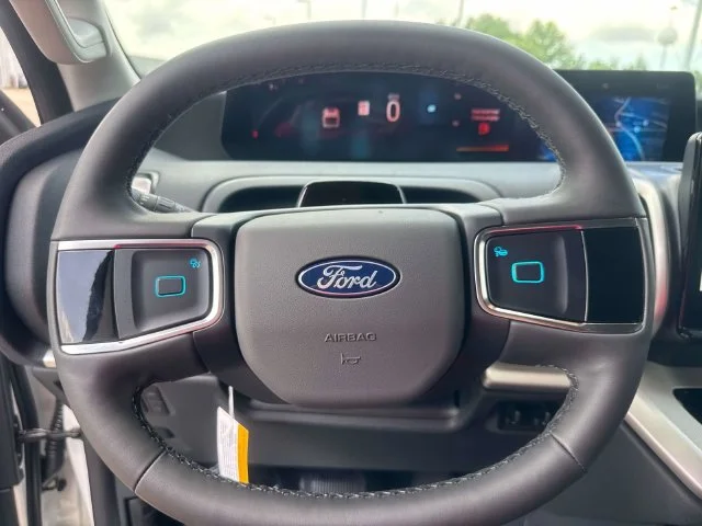 New 2026 Star White Metallic Tri-Coat Ford Active image 25