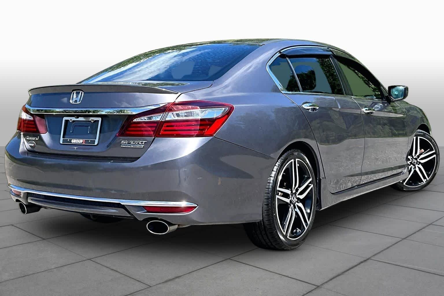 Used 2017 Modern Steel Metallic Honda Sport SE image 13