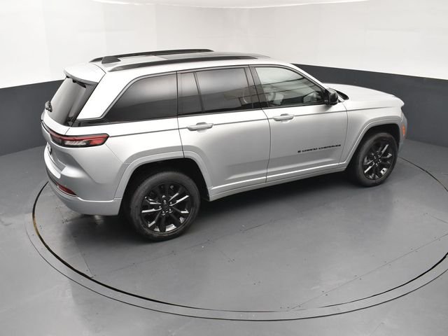 New 2026 Silver Zynith Exterior Paint Jeep Limited Reserve image 17