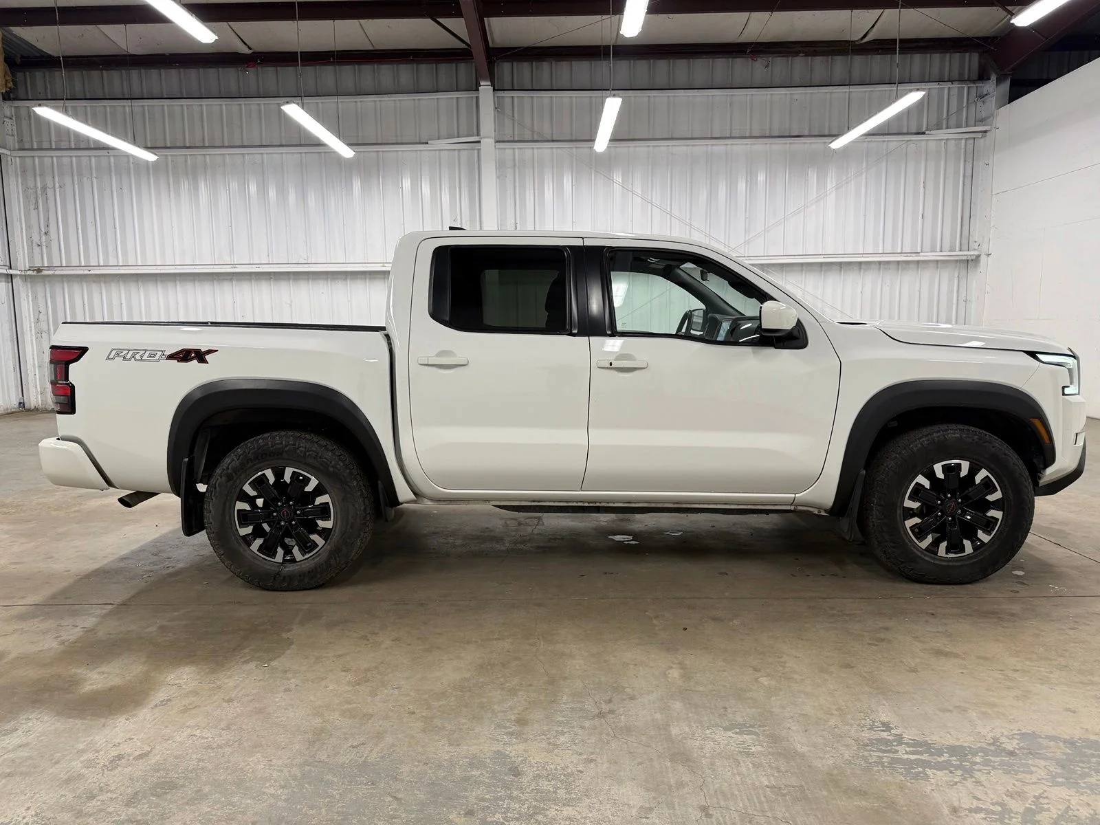 Used 2023 White Nissan PRO-4X image 5