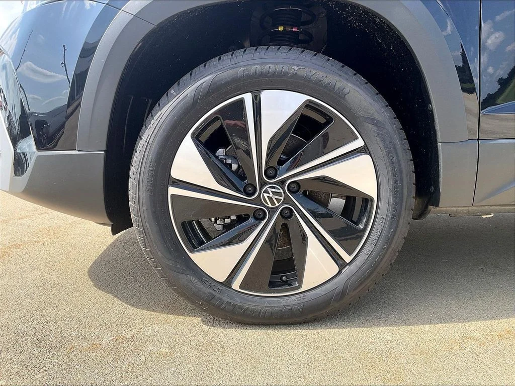 2026 Volkswagen Taos SE - Photo 18
