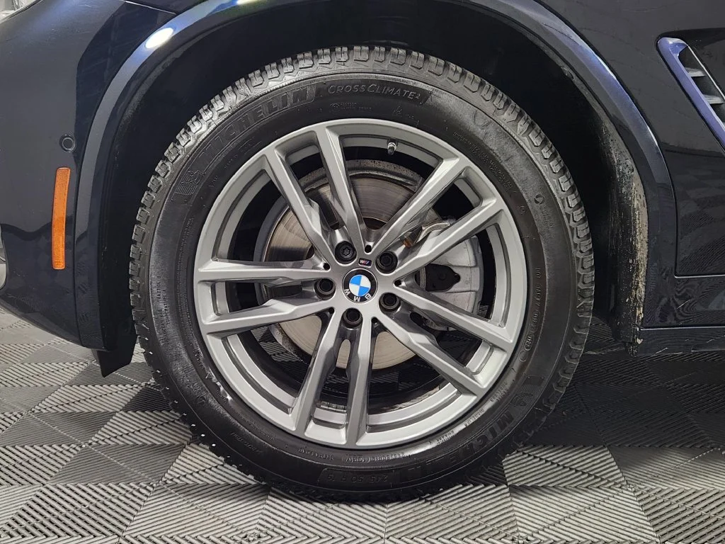 Used 2019 Black BMW xDrive30i image 22