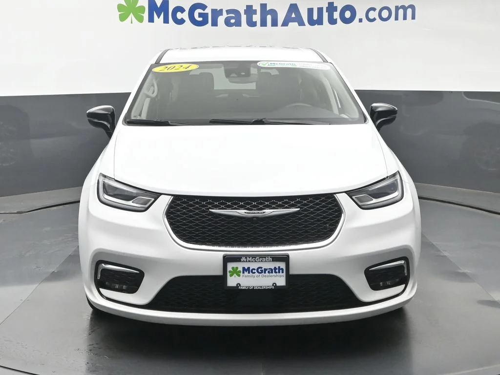 Certified Used 2024 White/off-white Chrysler Touring L image 6
