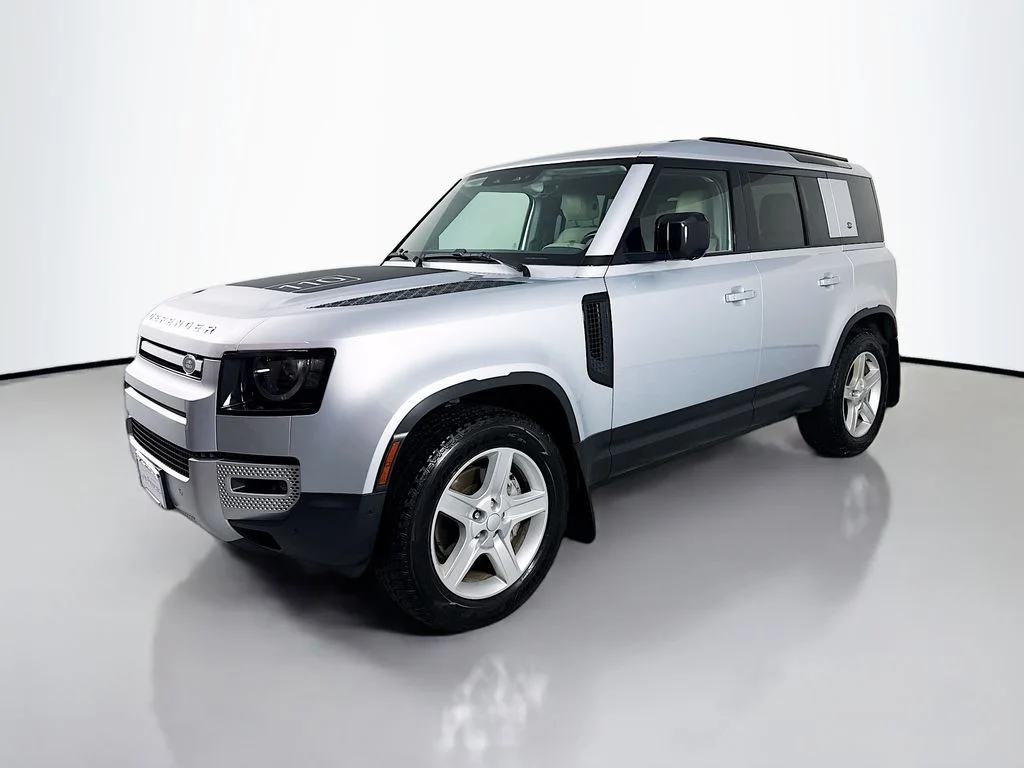 2022 Land Rover Defender SE's photo