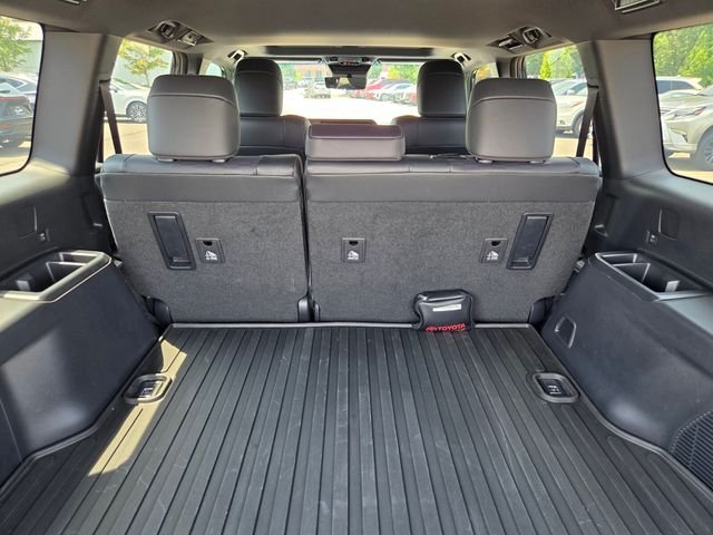 Used 2025  Toyota Base image 20
