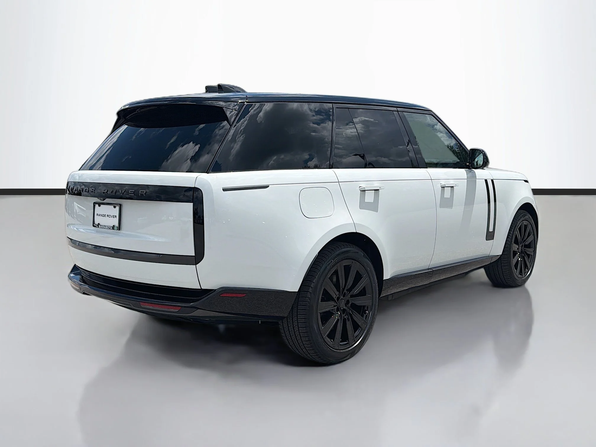 New 2026 Fuji White Land Rover SE image 5