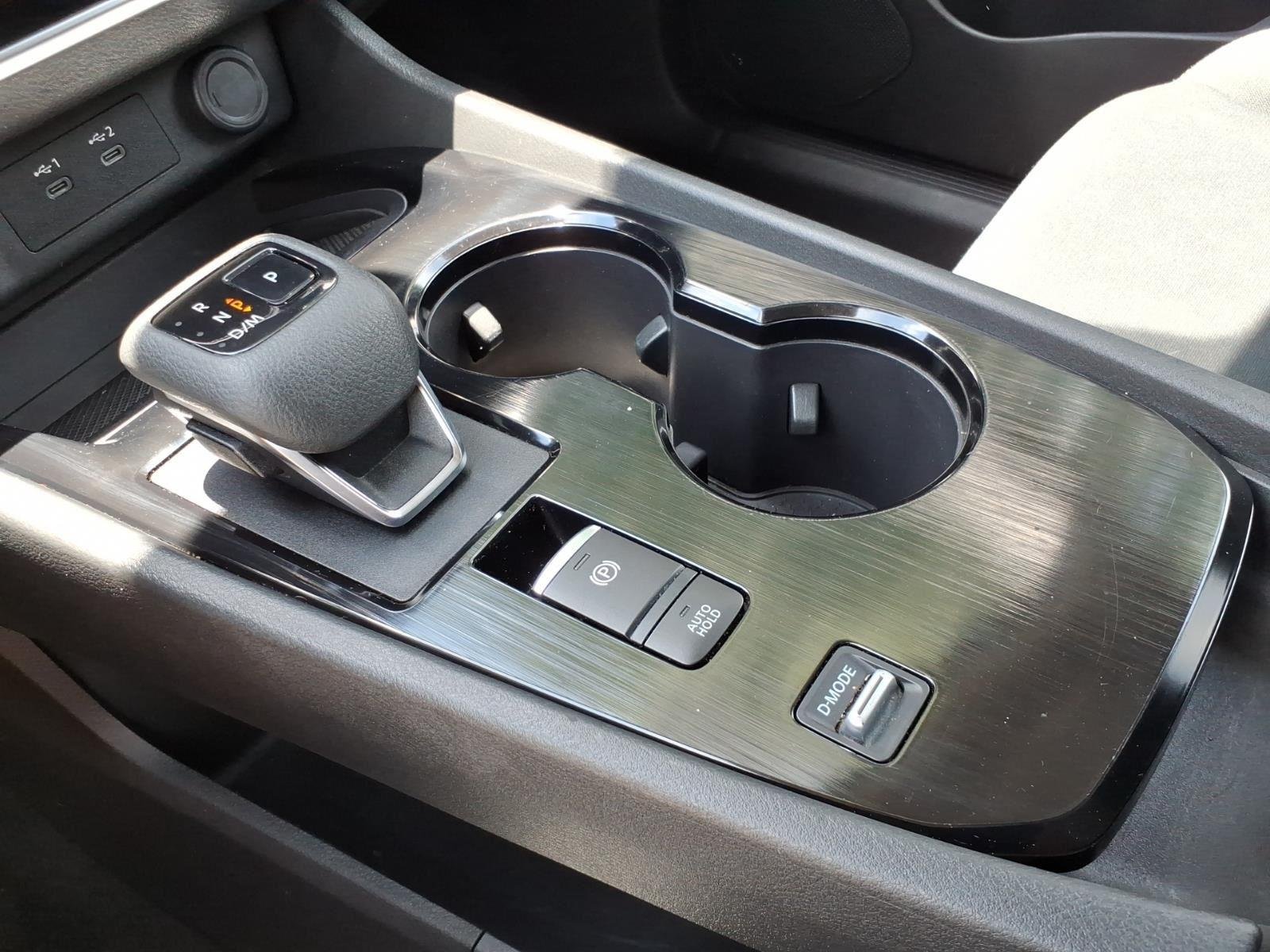 Used 2024 Glacier White Nissan S image 18