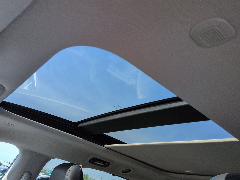 Used 2021 Gray Chrysler Touring L image 10