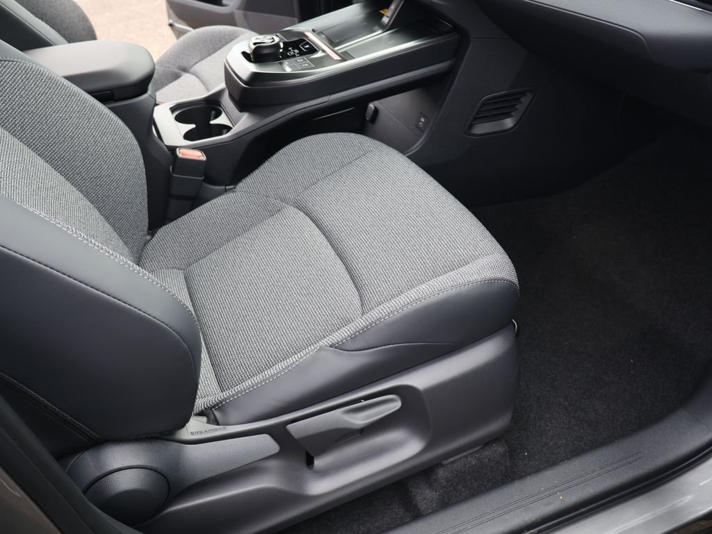 2026 Toyota bZ XLE - Photo 28