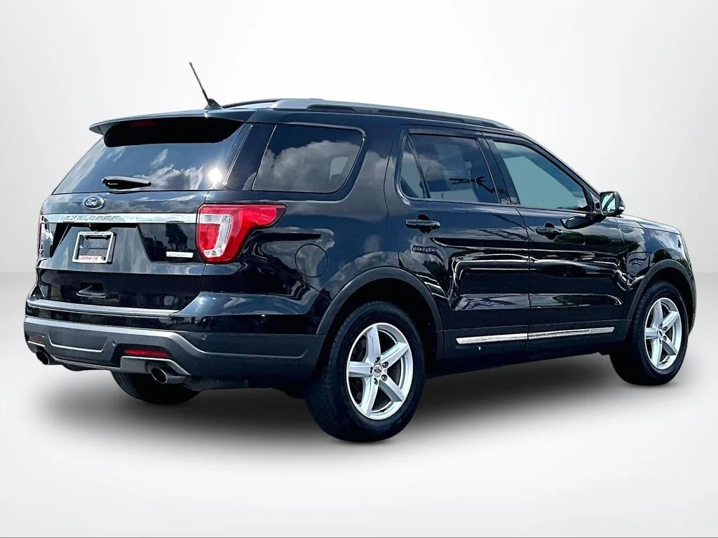 Used 2019 Black Ford XLT image 2