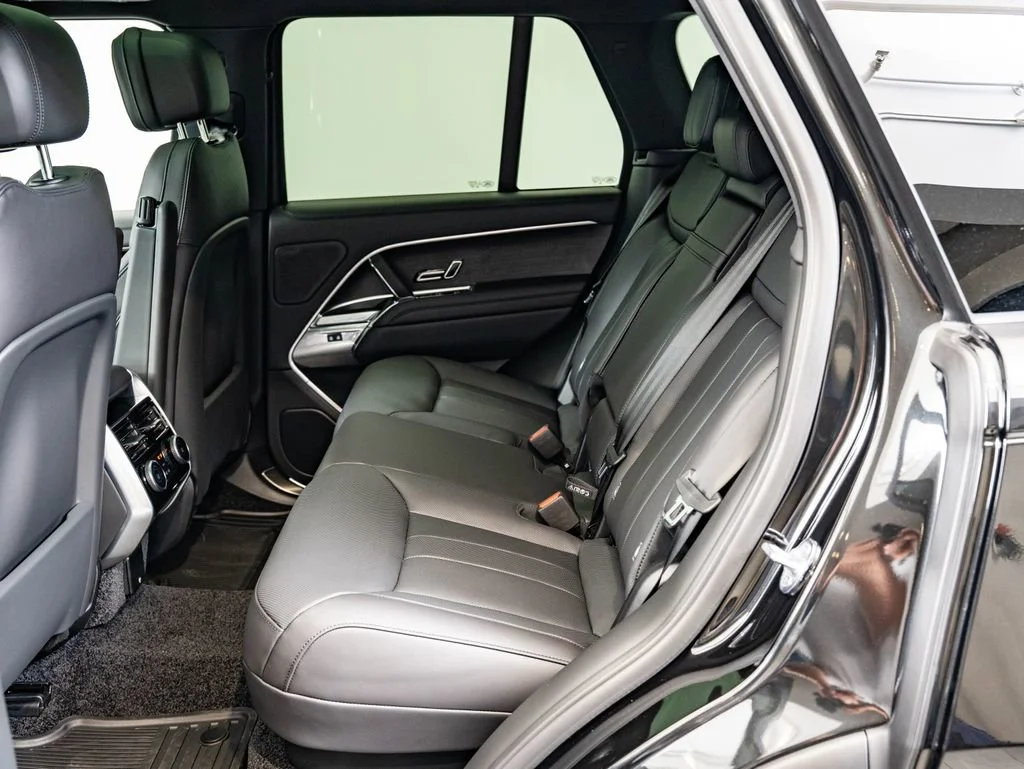 New 2026 Santorini Black Land Rover SE image 41