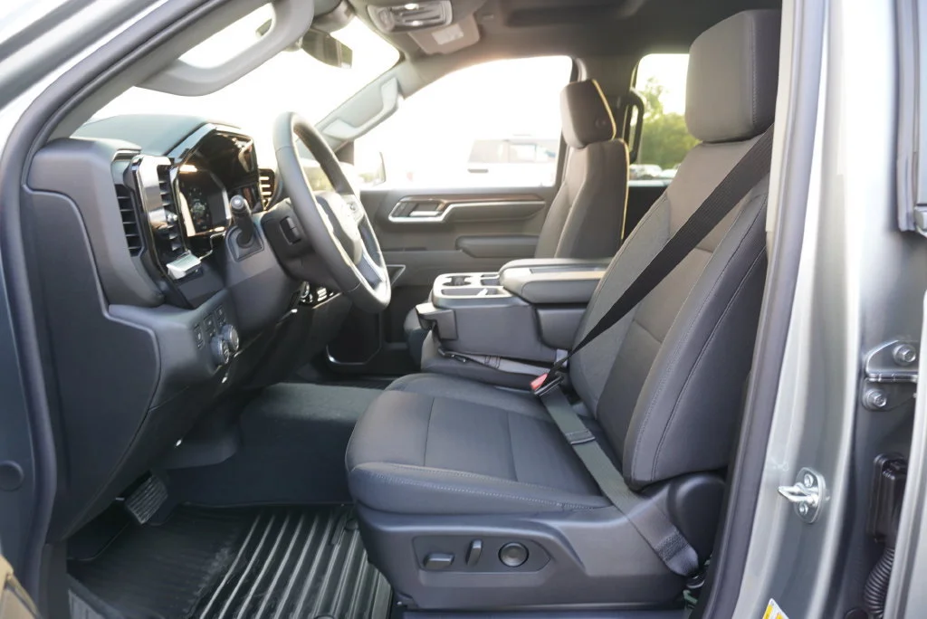 New 2026 Sterling Gray Metallic Chevrolet LT (2FL) image 11