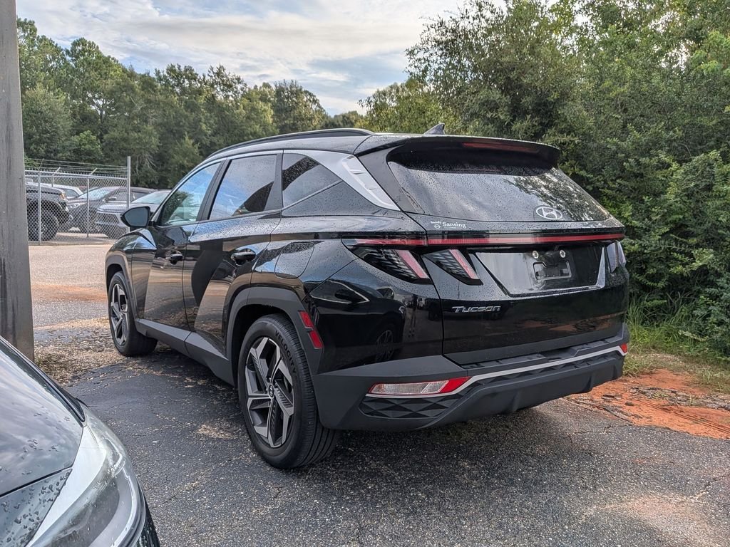 Used 2023 Black Hyundai SEL image 2