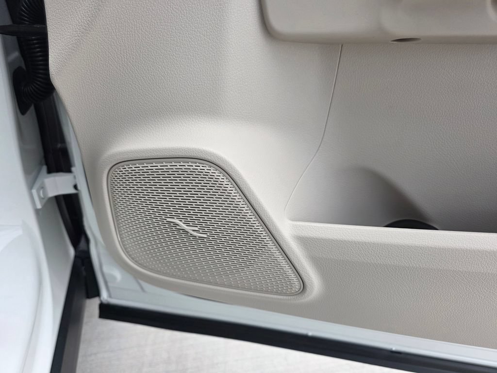 New 2026 Polar White Mercedes-Benz GLA 250 image 44