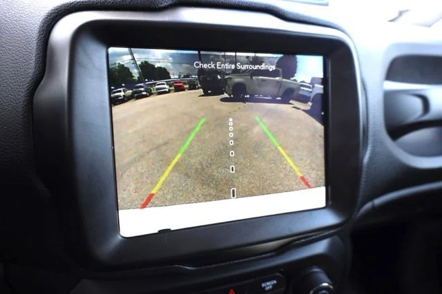 Used 2023 White Jeep Latitude image 7