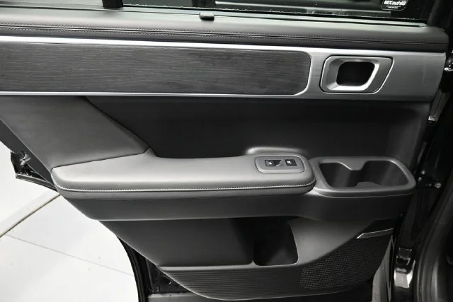Used 2025 Black Hyundai Limited image 9
