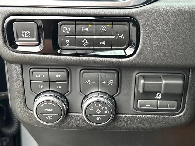 2026 GMC Yukon XL Denali - Photo 31