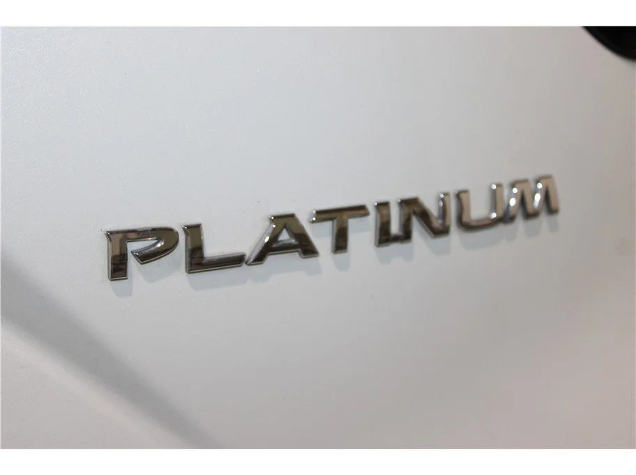 Used 2017 Pearl White Nissan Platinum image 18