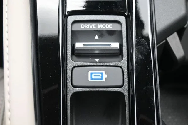 New 2026 Platinum White Pearl Honda Touring Hybrid image 35