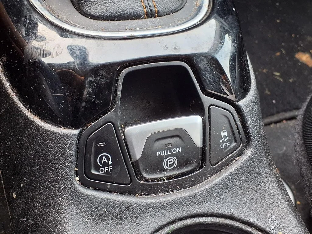 Used 2018 Blue Jeep Limited image 22