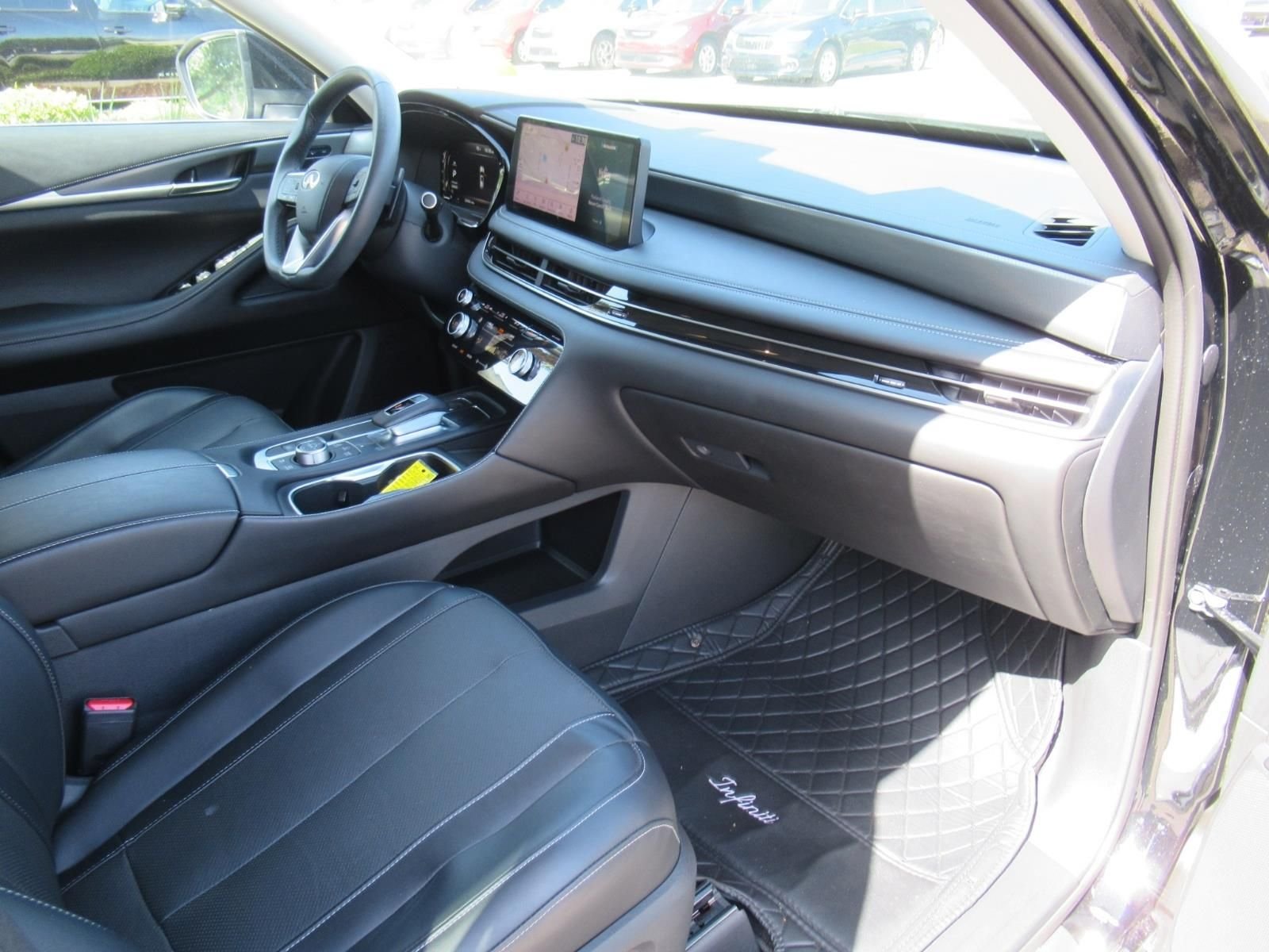 Used 2023 Black INFINITI LUXE image 11