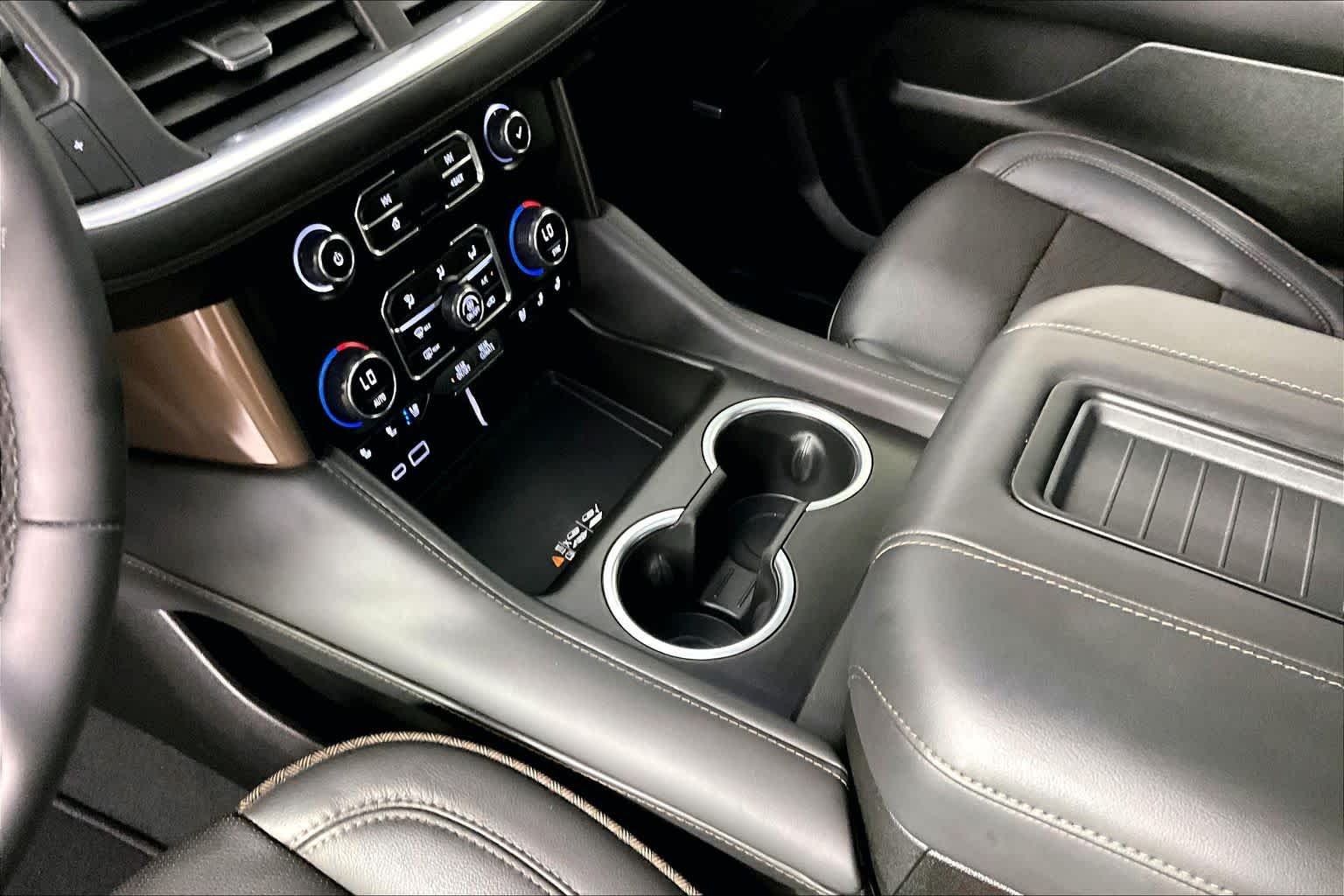 Used 2023 Iridescent Pearl Tricoat Chevrolet High Country image 14