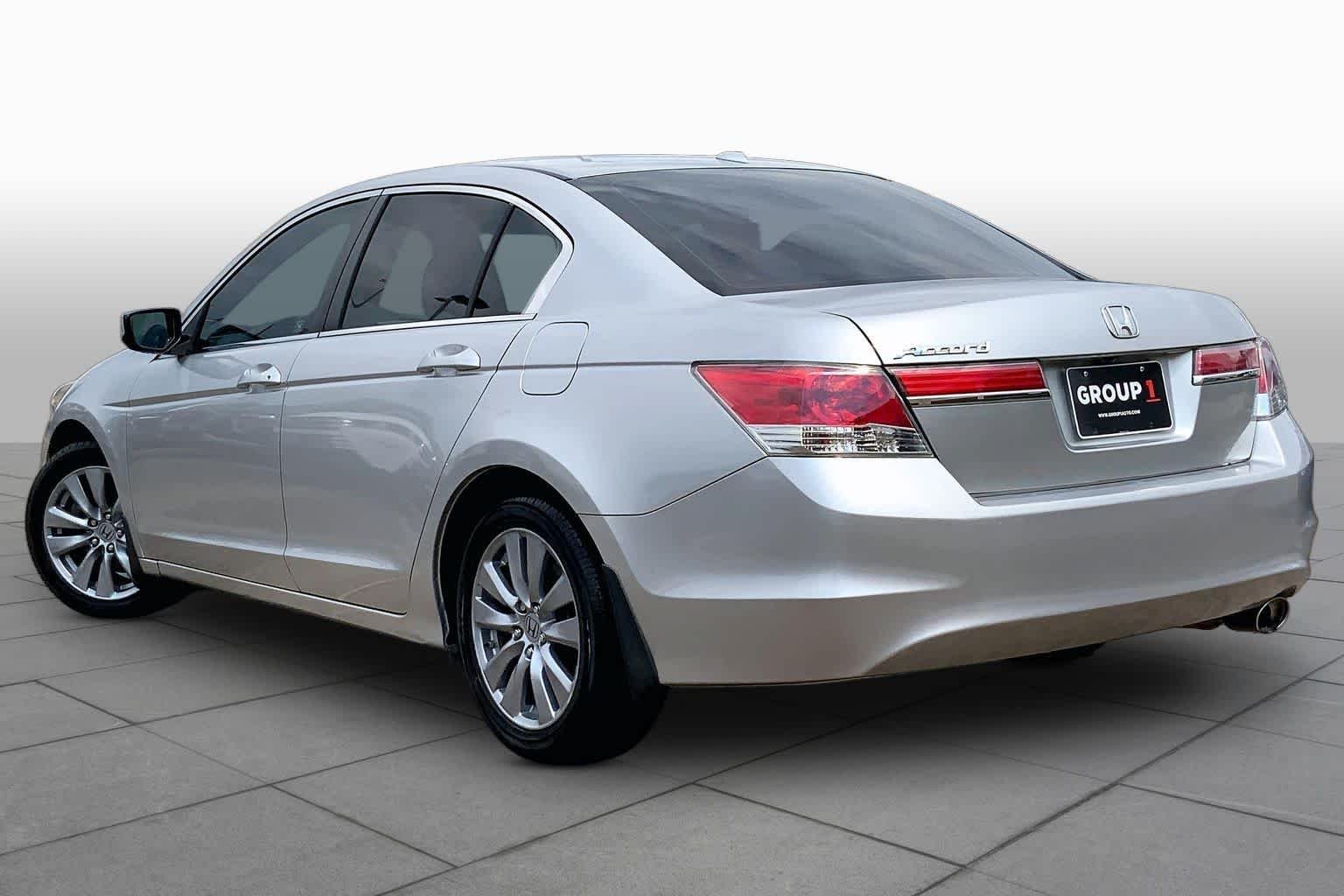 Used 2012 Alabaster Silver Metallic Honda EX-L image 10