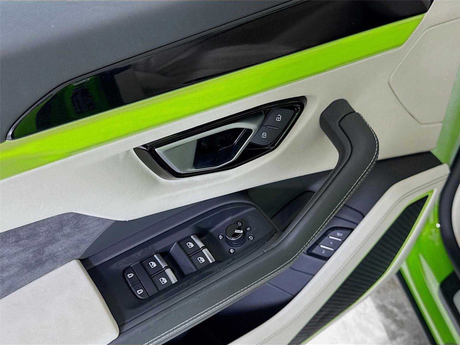 2022 Lamborghini Urus Pearl Capsule - Photo 15