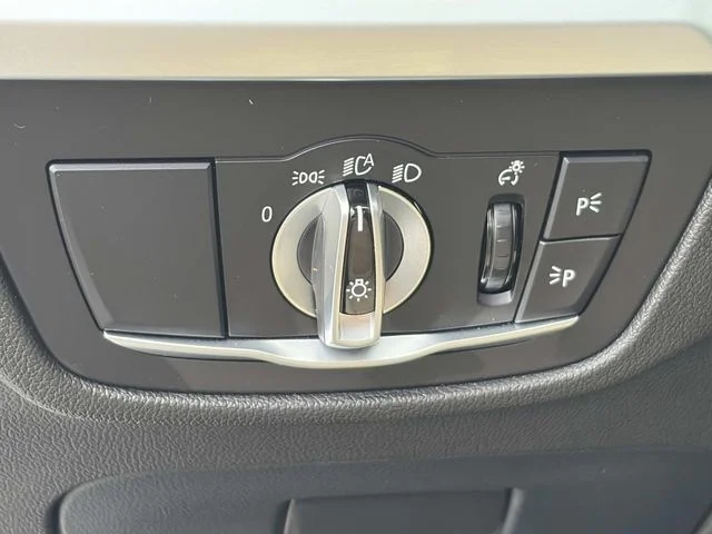 Used 2024 White BMW sDrive30i image 21