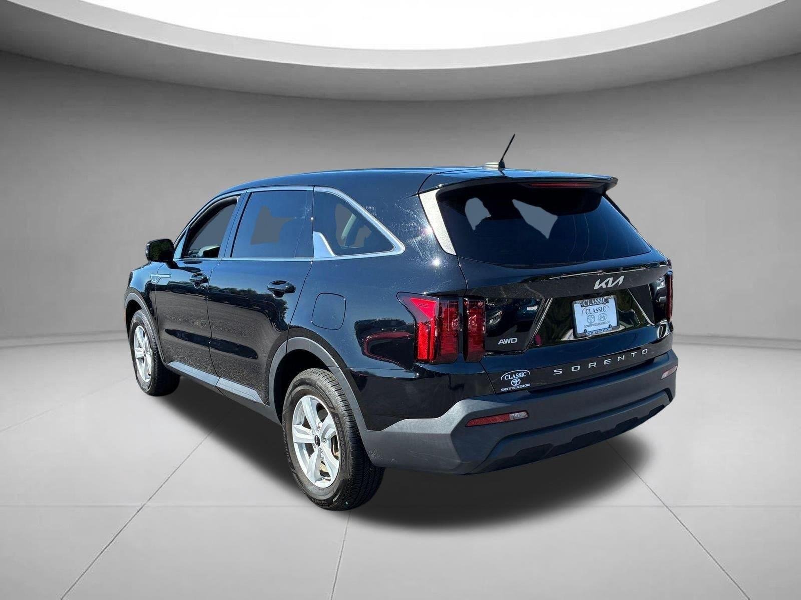 Used 2022 Ebony Black Kia LX image 7