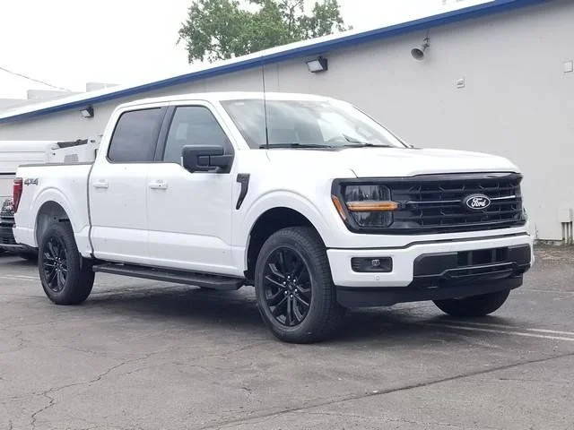 New 2026 Oxford White Ford XLT image 1