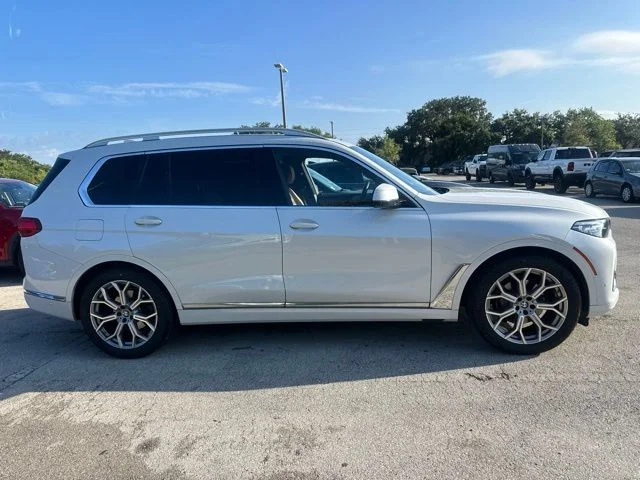 Used 2021 White BMW xDrive40i image 2