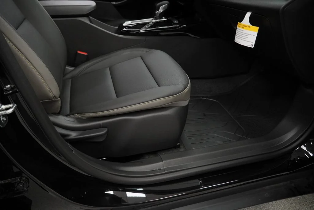 New 2026 Mosaic Black Metallic Chevrolet ACTIV image 29
