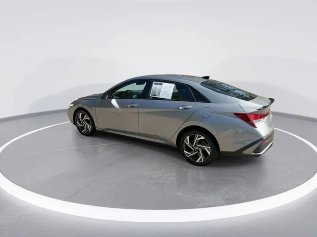 Used 2025 Silver Hyundai SEL Sport image 5