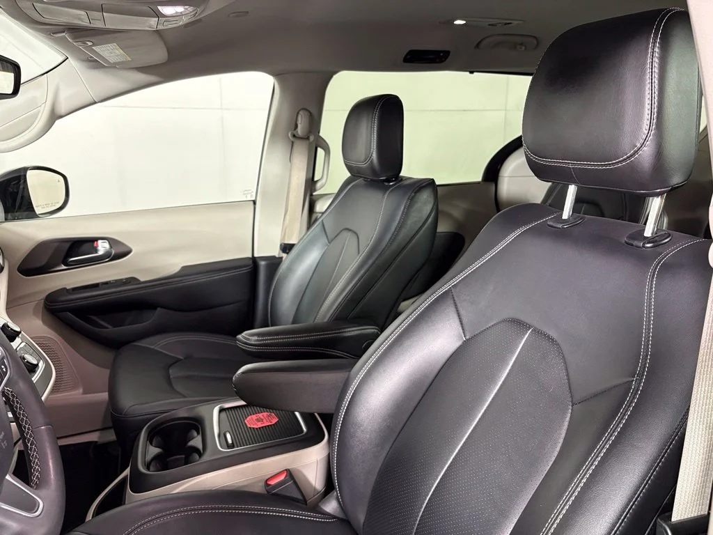 Used 2024 Black Chrysler Touring L image 18