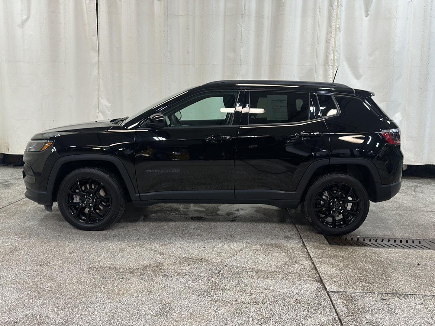 Used 2025 Jeep Compass Latitude with VIN 3C4NJDBN9ST559944 for sale in Waconia, Minnesota