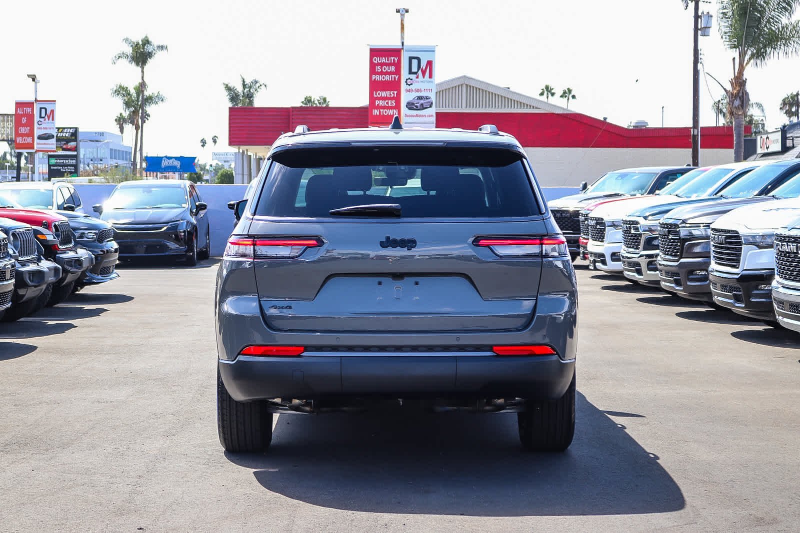 New 2027 Sting-Gray Clear-Coat Paint Jeep Laredo Altitude image 5