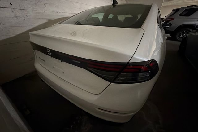 Certified Used 2025 Platinum White Pearl Honda SE image 9