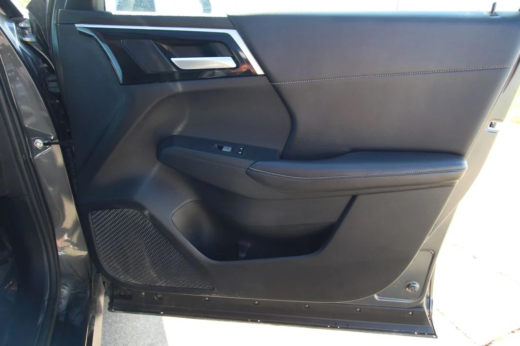 Used 2024  Mitsubishi SE image 40
