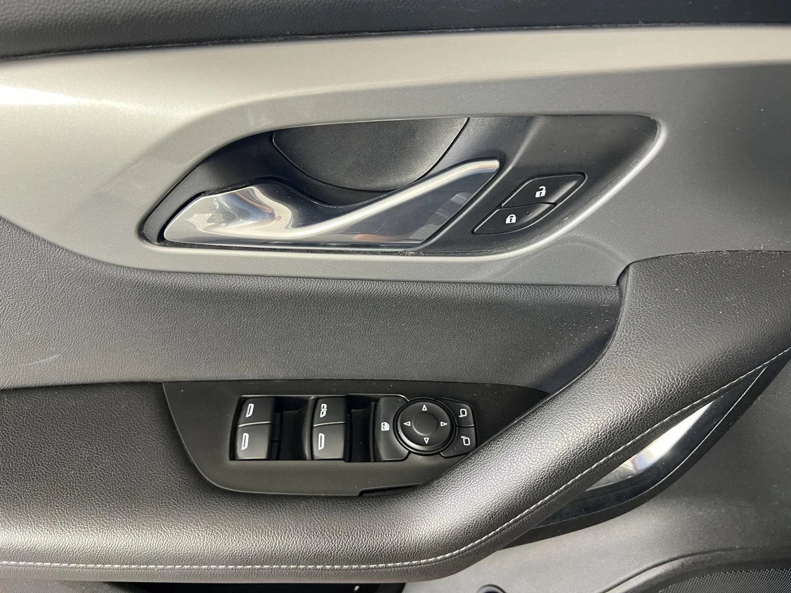 Used 2020 Silver Ice Metallic Chevrolet LT image 7