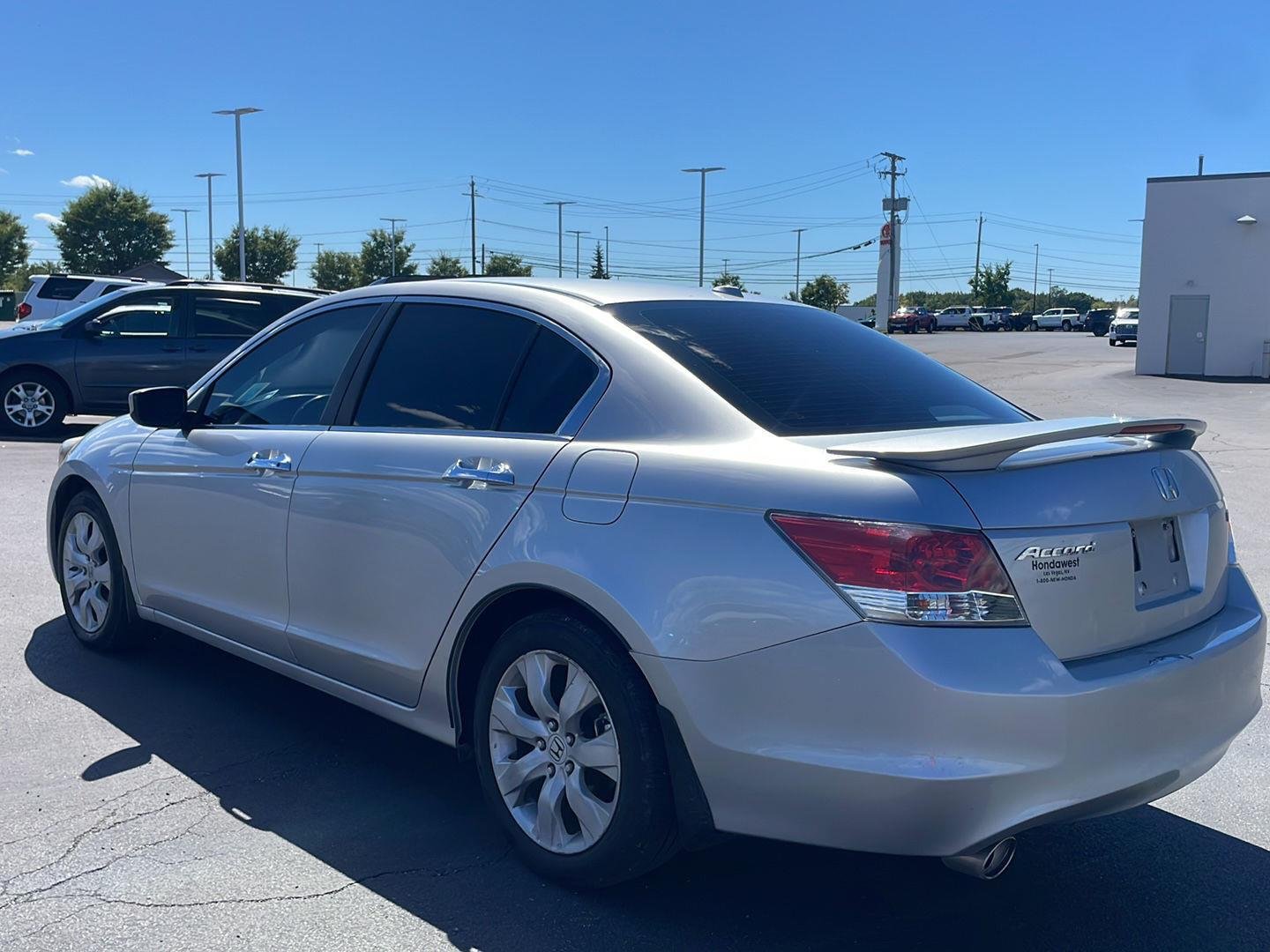 Used 2009 Polished Metal Metallic Honda EX-L image 11