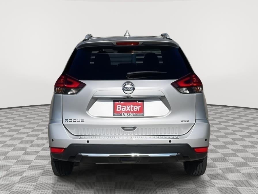Used 2018 Brilliant Silver Nissan S image 4