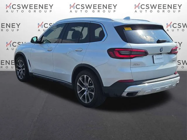 Used 2021 White BMW xDrive40i image 3