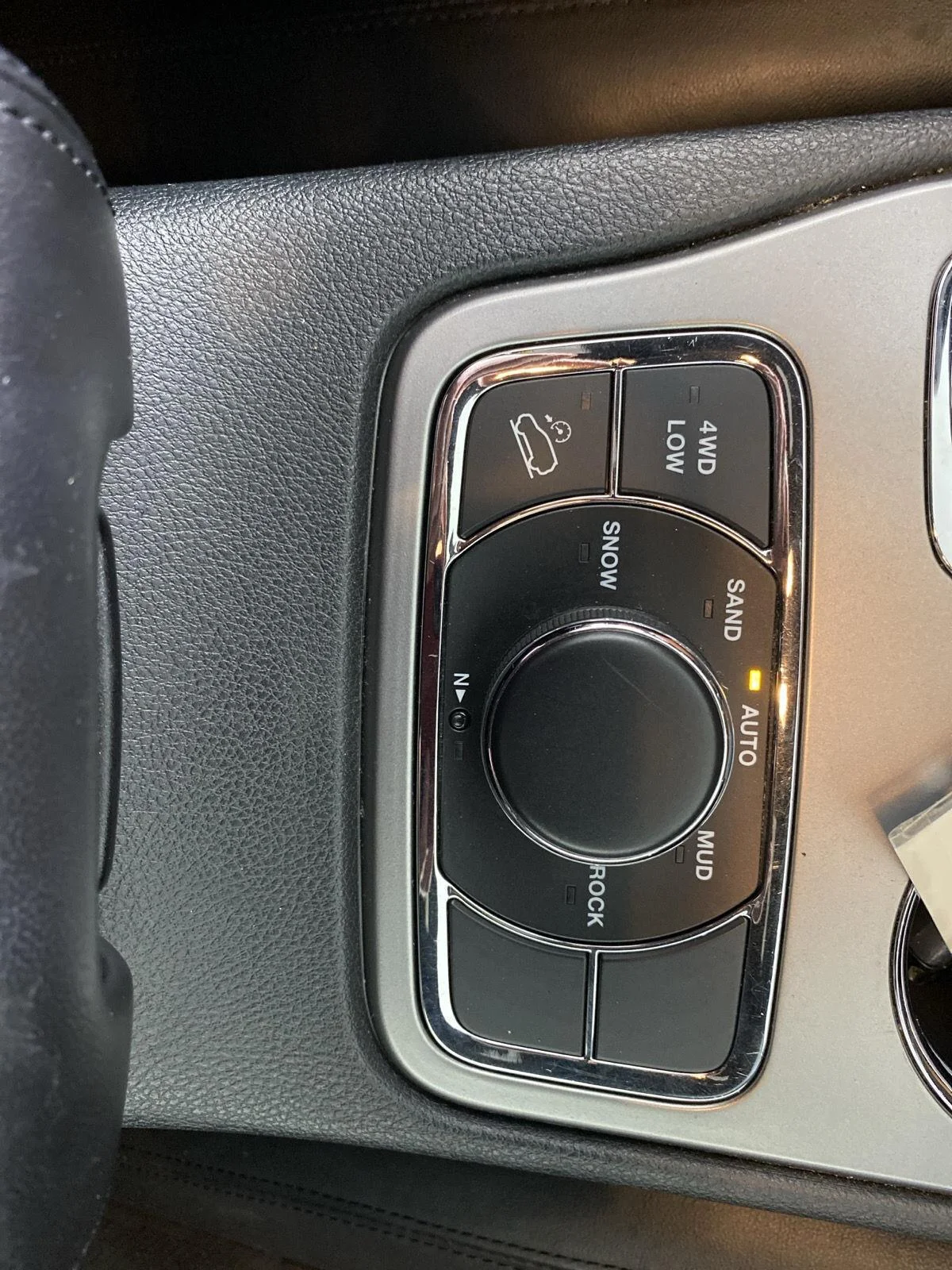 Used 2020 Diamond Black Crystal Pearlcoat Jeep North image 26